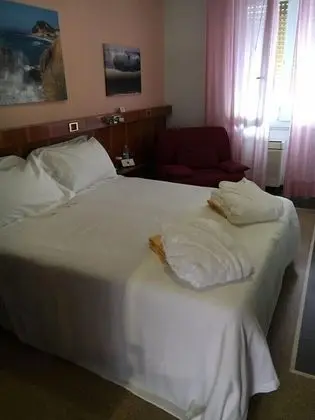 Büyük Yataklı Tek Kişilik Oda