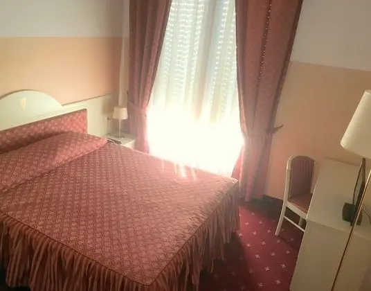 Classic Tek Büyük Yataklı Oda