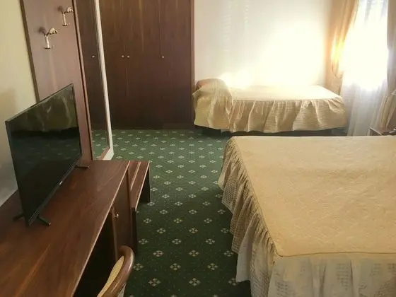 Üç Kişilik Oda