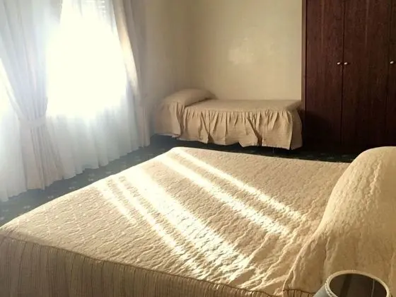 Üç Kişilik Oda