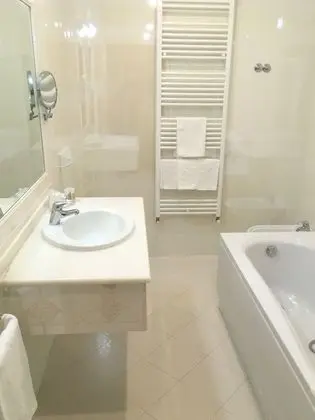 Üç Kişilik Oda