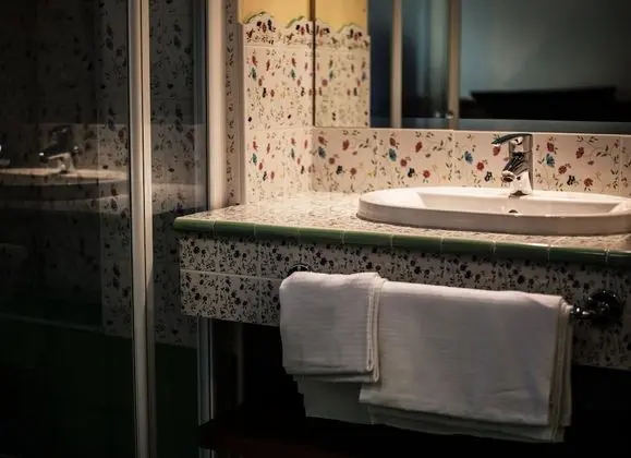 Deluxe Tek Büyük Yataklı Oda, Göl Manzaralı (3 pax)