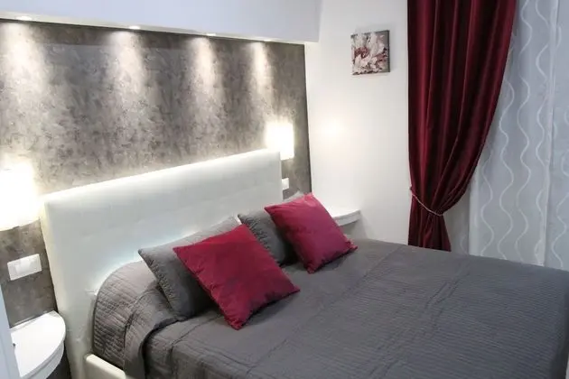 Tek Büyük Yataklı Oda (Grigia)