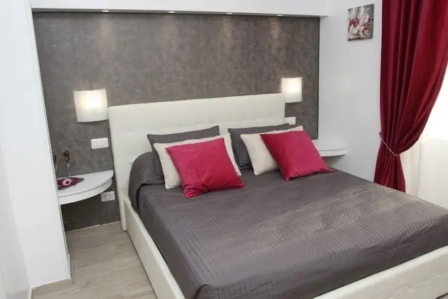 Tek Büyük Yataklı Oda (Grigia)