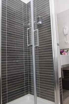 Tek Büyük Yataklı Oda (Grigia)