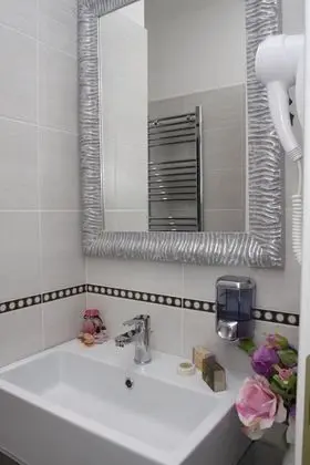 Tek Büyük Yataklı Oda (Grigia)