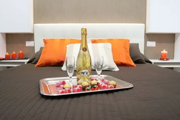 Tek Büyük Yataklı Oda (Marrone)