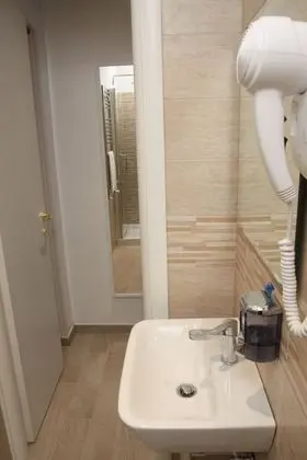 Tek Büyük Yataklı Oda (Marrone)