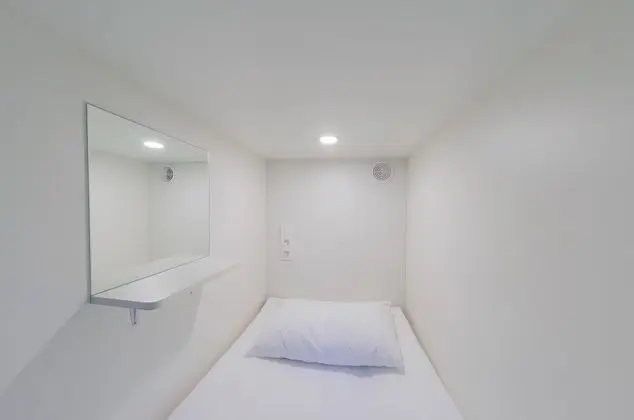 1 Capsule, No Windows