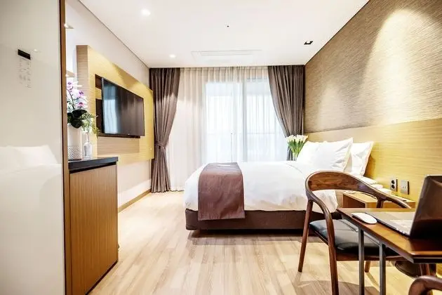 Deluxe Tek Büyük Yataklı Oda