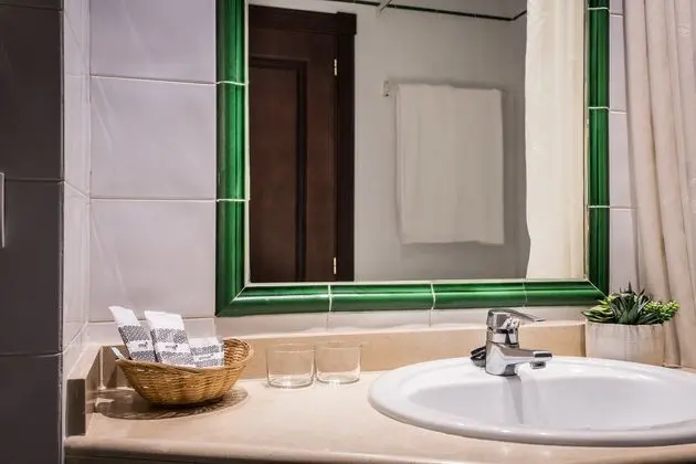 1 Çift Kişilik Veya 2 Tek Kişilik Yatak Pool View
