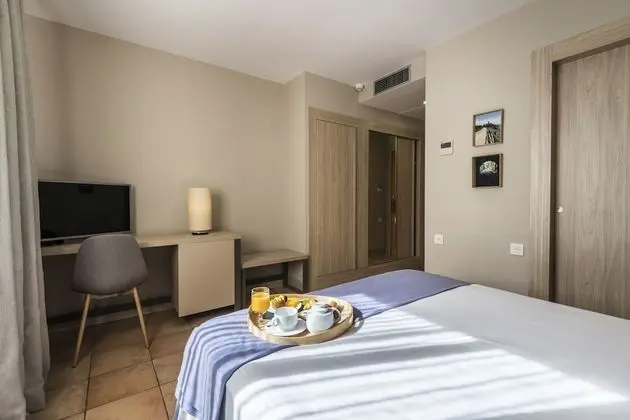 Üç Kişilik Oda