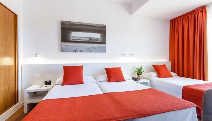 Tek Büyük Yataklı Oda, Teras, Havuz Manzaralı (2 adults + 1 child)