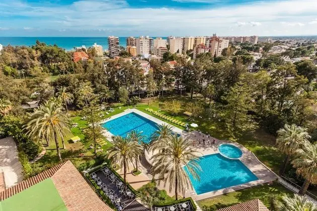 Tek Büyük Yataklı Oda, Teras, Havuz Manzaralı (2 adults + 1 child)