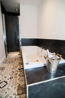 Tek Büyük Yataklı Oda, Deniz Manzaralı (Junior Suite)