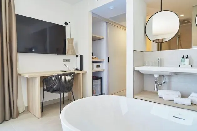 Inspire Adults, Sea View (2 Adults)
