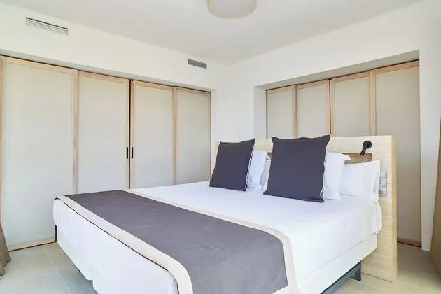 Junior Suite Collection (2 Adults + 2 Children)