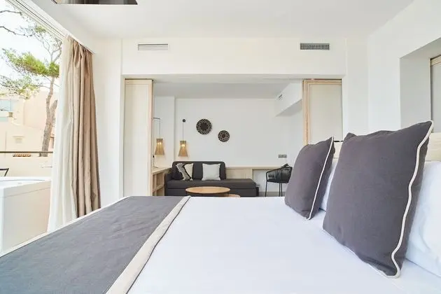 Junior Suite Collection (2 Adults + 2 Children)