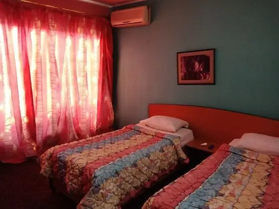 Tek Büyük Yataklı Oda, Ortak Banyo