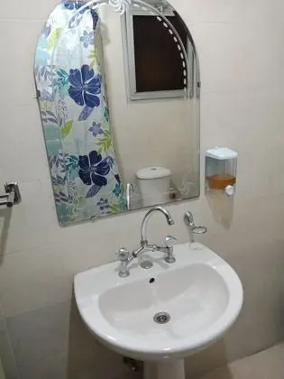 Tek Büyük Yataklı Oda, Ortak Banyo
