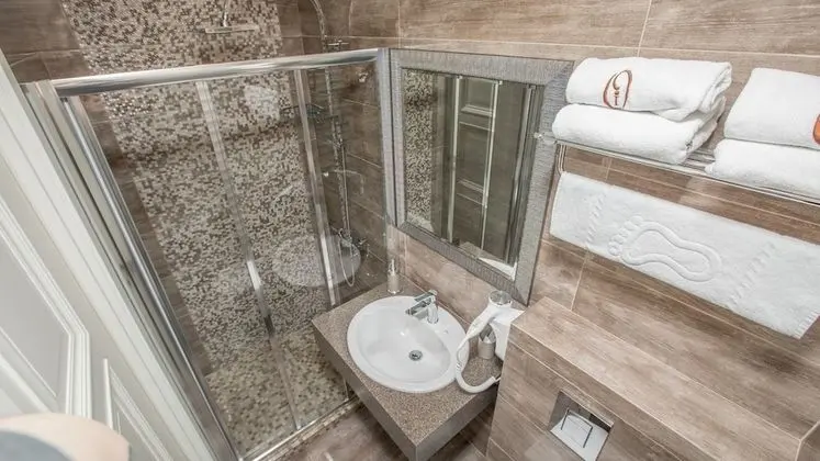 Standard Tek Büyük Yataklı Oda