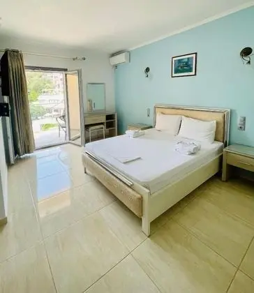 Deluxe Tek Büyük Yataklı Oda, Kısmi Deniz Manzaralı