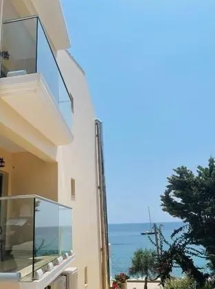 Deluxe Tek Büyük Yataklı Oda, Kısmi Deniz Manzaralı