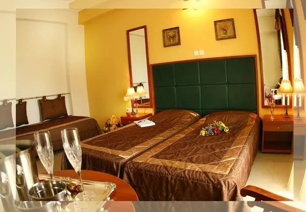 Üç Kişilik Oda