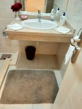 Basic Tek Büyük Yataklı Oda, 2 Yatak Odası, Havuz Manzaralı, Zemin Kat