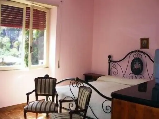 Tek Büyük Yataklı Oda, Ortak Banyo