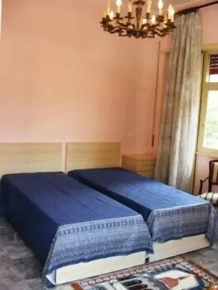 Tek Büyük Yataklı Oda, Ortak Banyo