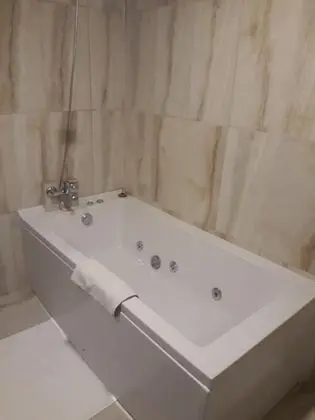 Suite, Vadi Manzaralı, Jakuzili