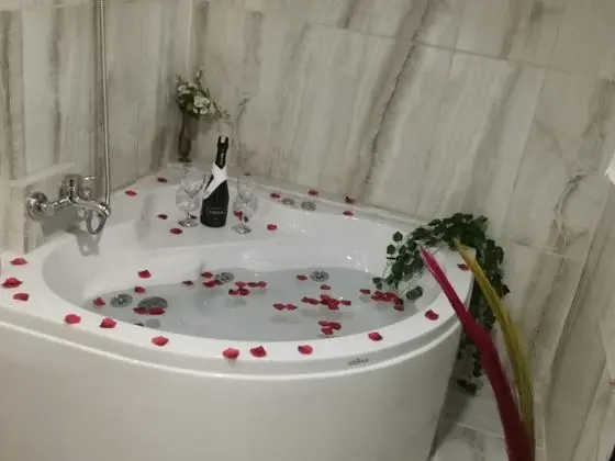 Suite, Vadi Manzaralı, Jakuzili