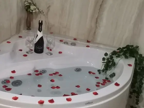 Suite, Vadi Manzaralı, Jakuzili