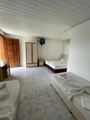 Aile Odası - Havuz Manzaralı