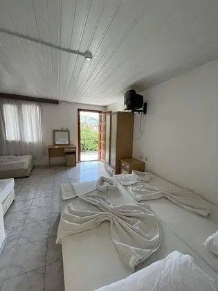Aile Odası - Havuz Manzaralı