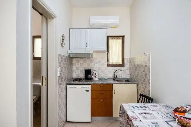 Stüdyo, Havuz Manzaralı