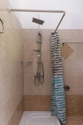 Stüdyo, Havuz Manzaralı
