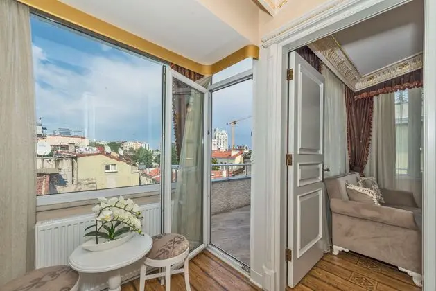 Suit With Terrace