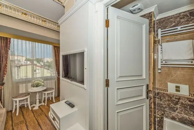 Suit With Terrace