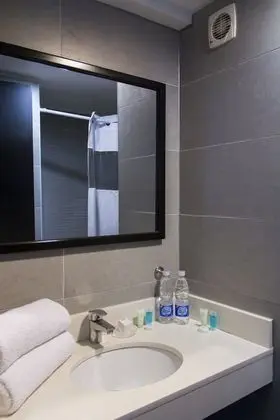 Üç Kişilik Oda, 3 Tek Kişilik Yatak, Özel Banyo