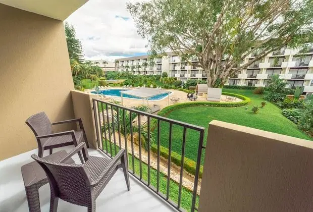 King Standard, Pool View with Balcony