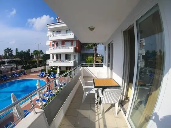 Daire-Tek Yatak Odalı, Havuz Manzaralı, Balkonlu