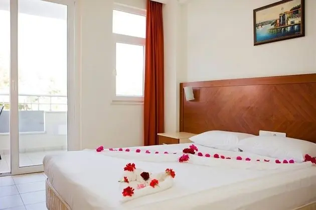 Daire-Tek Yatak Odalı, Havuz Manzaralı, Balkonlu