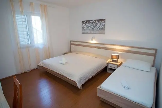 Apart Daire (Irena - 100m from the sea - A4 veliki)