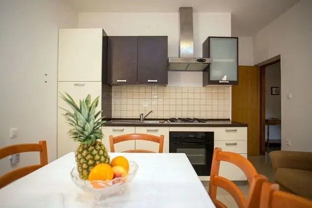Apart Daire (Irena - 100m from the sea - A4 veliki)