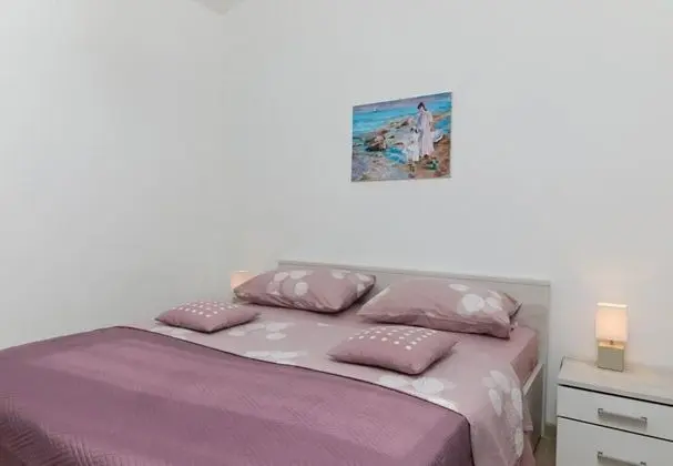 Ev (Irena - secluded paradise - H(4+1))