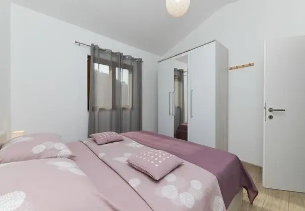 Ev (Irena - secluded paradise - H(4+1))