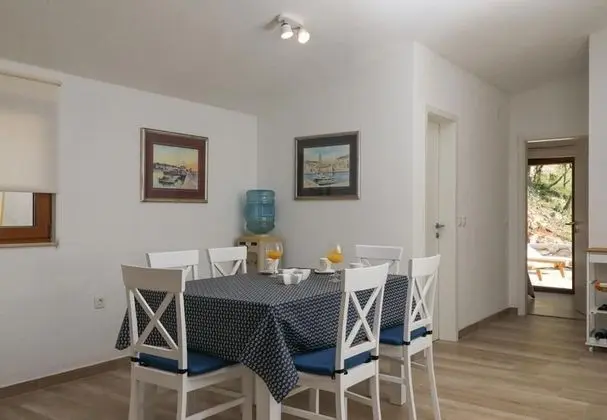 Ev (Irena - secluded paradise - H(4+1))