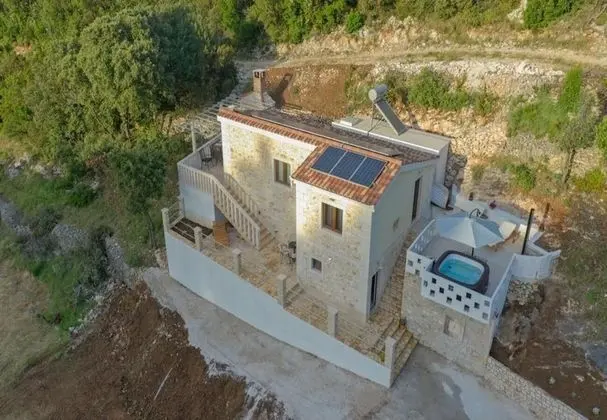 Ev (Irena - secluded paradise - H(4+1))